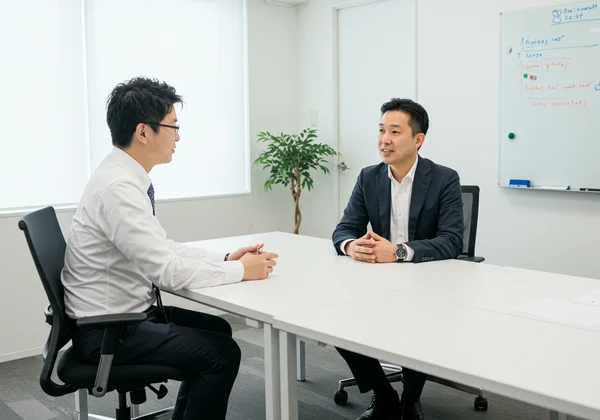 Employee and manager having a calm, professional discussion